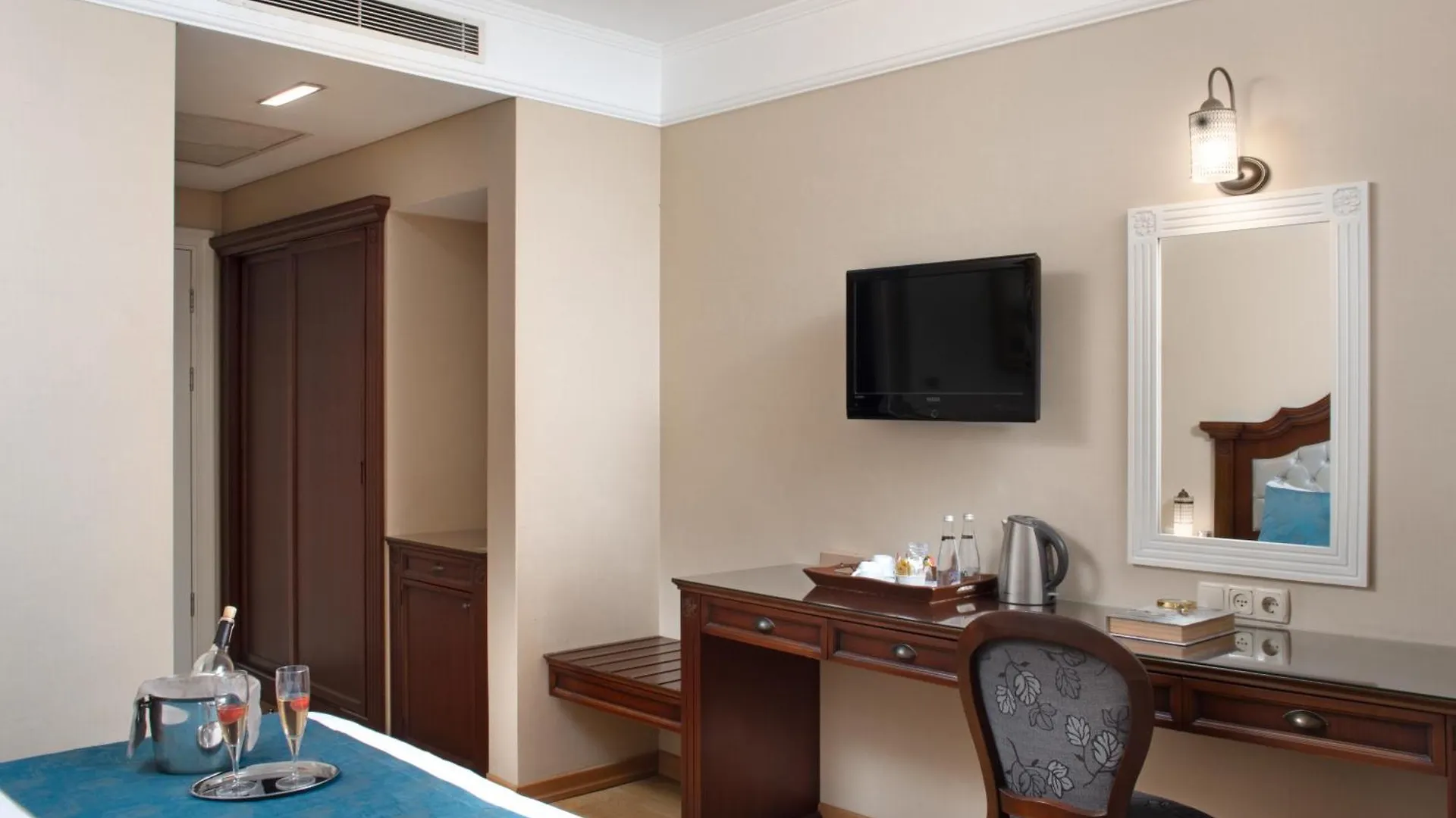 Recital Hotel Estambul 3*,